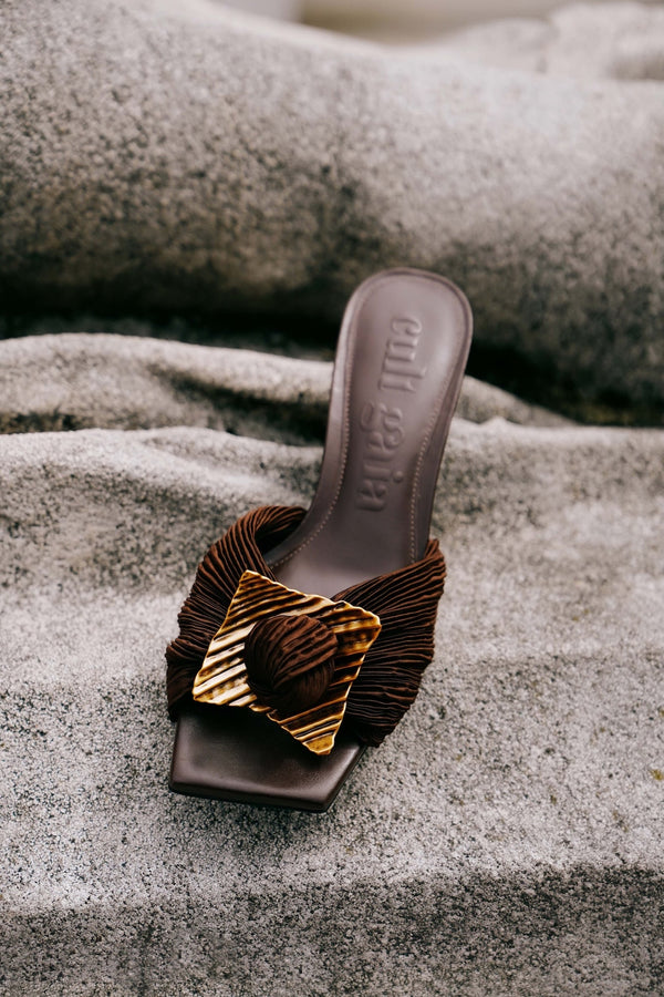 ADI SANDAL - JAVA